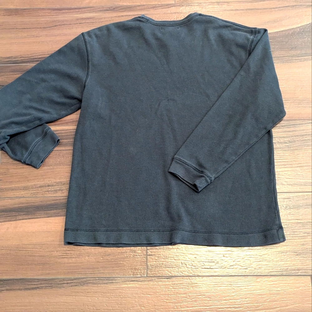 Method knit shirt.  size L